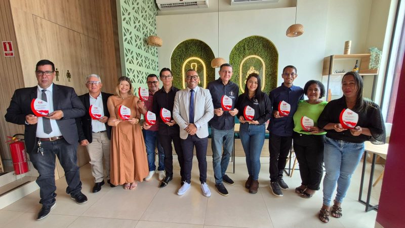 A cerimônia teve como cenário a Adega Tai | Empório & Cafeteria, espaço sob gestão da advogada e empresária Alice Slongo.
