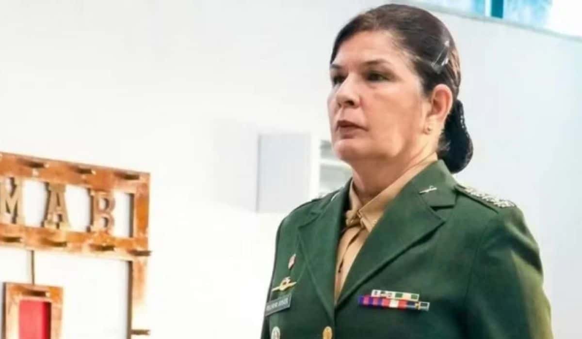 Lula oficializa promoção de primeira mulher à patente de general do Exército