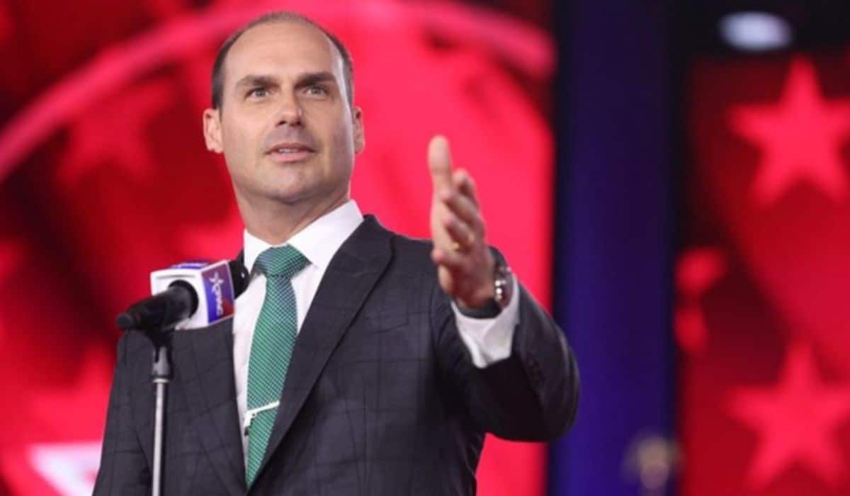 Moraes marca depoimento de Eduardo Bolsonaro para 14 de abril