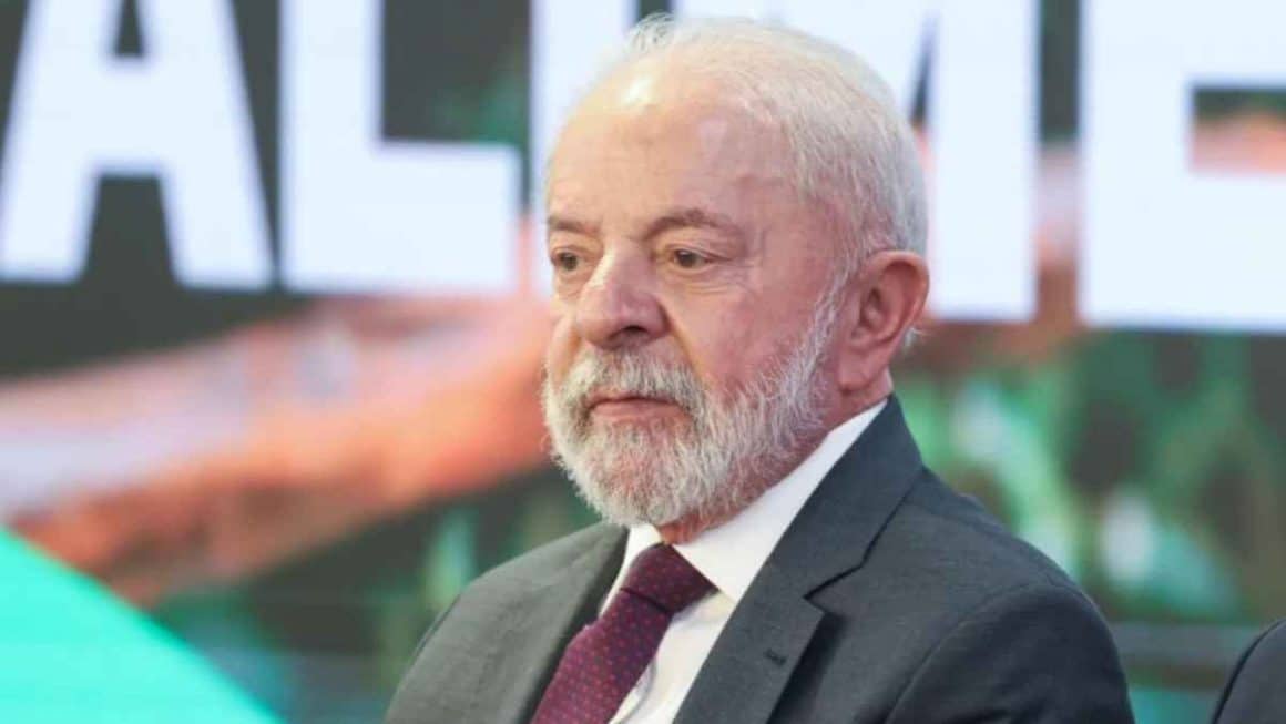 Lula veta projeto que reconhece estágio como experiência profissional Lula veta projeto que reconhece estágio como experiência profissional
