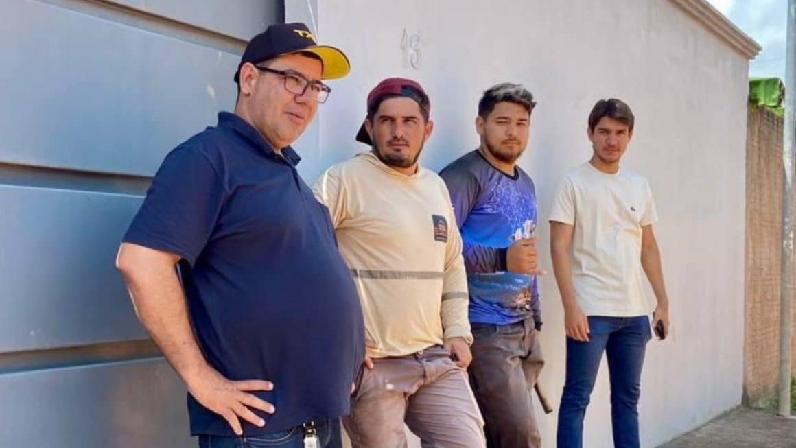 Tailândia: vereador Miltinho Boiadeiro visita obras de asfaltamento na Vila Macarrão Tailândia: vereador Miltinho Boiadeiro visita obras de asfaltamento na Vila Macarrão