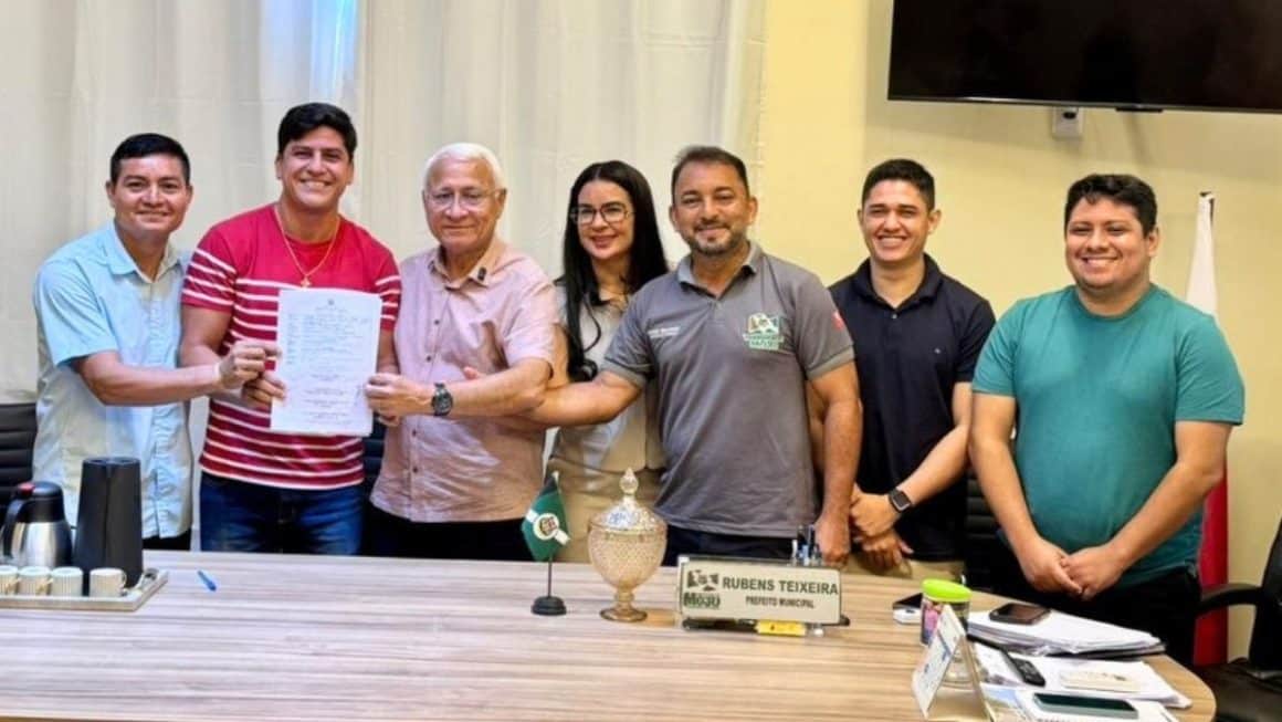 Moju: prefeito Rubens Teixeira assina ordem de serviço para construção do novo CRAS Pedreira Moju: prefeito Rubens Teixeira assina ordem de serviço para construção do novo CRAS Pedreira