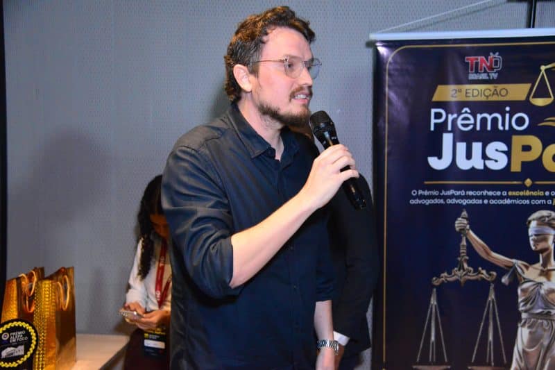 Deputado Dirceu Ten Caten recebe homenagem institucional durante o Prêmio JusPará 2026