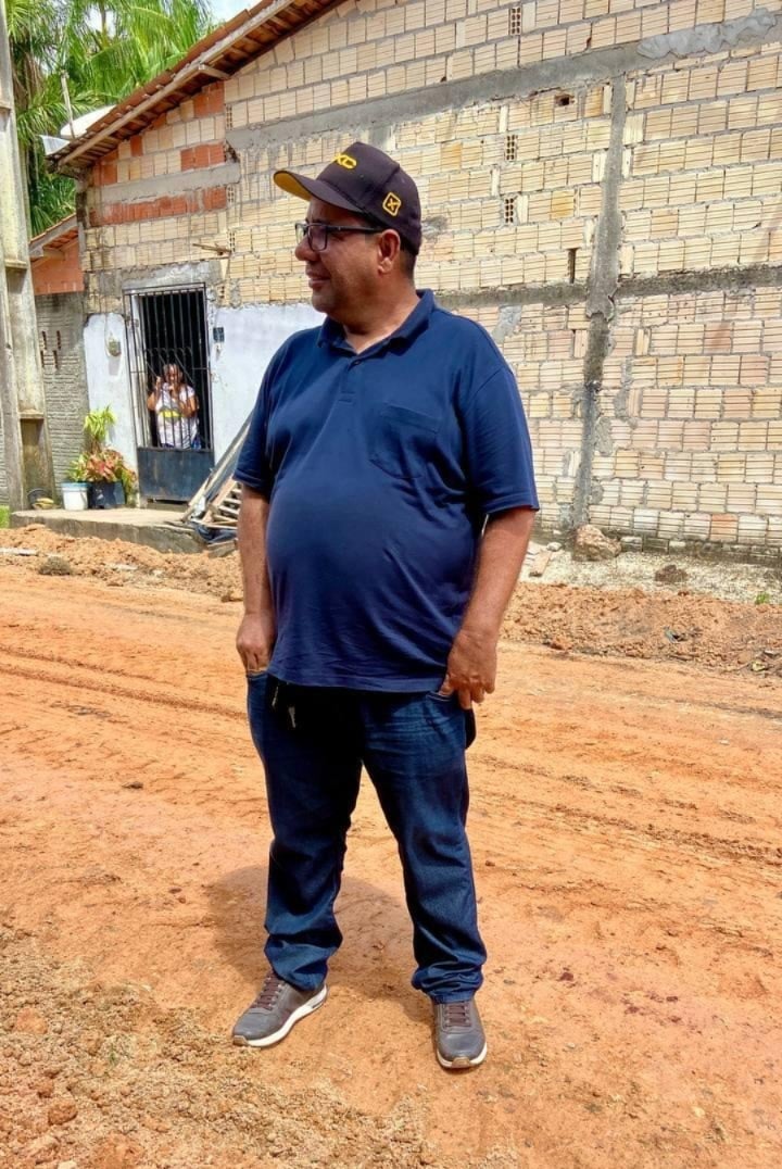 Tailândia: vereador Miltinho Boiadeiro visita obras de asfaltamento na Vila Macarrão