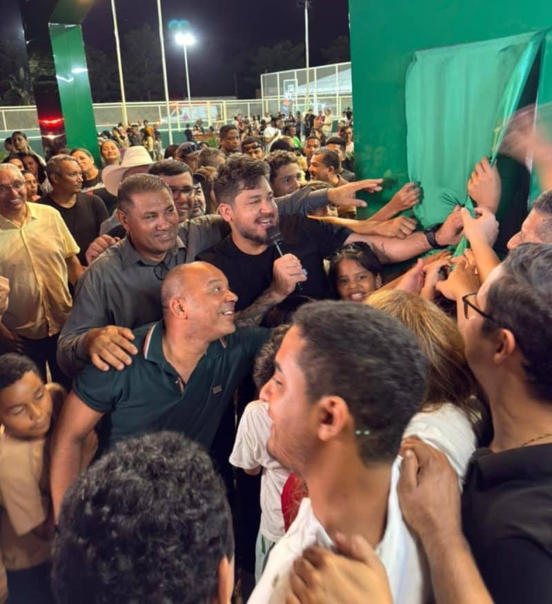 Roni Baiano acompanha, junto com o prefeito Lauro Hoffmann, entrega da Praça do Jardim Primavera