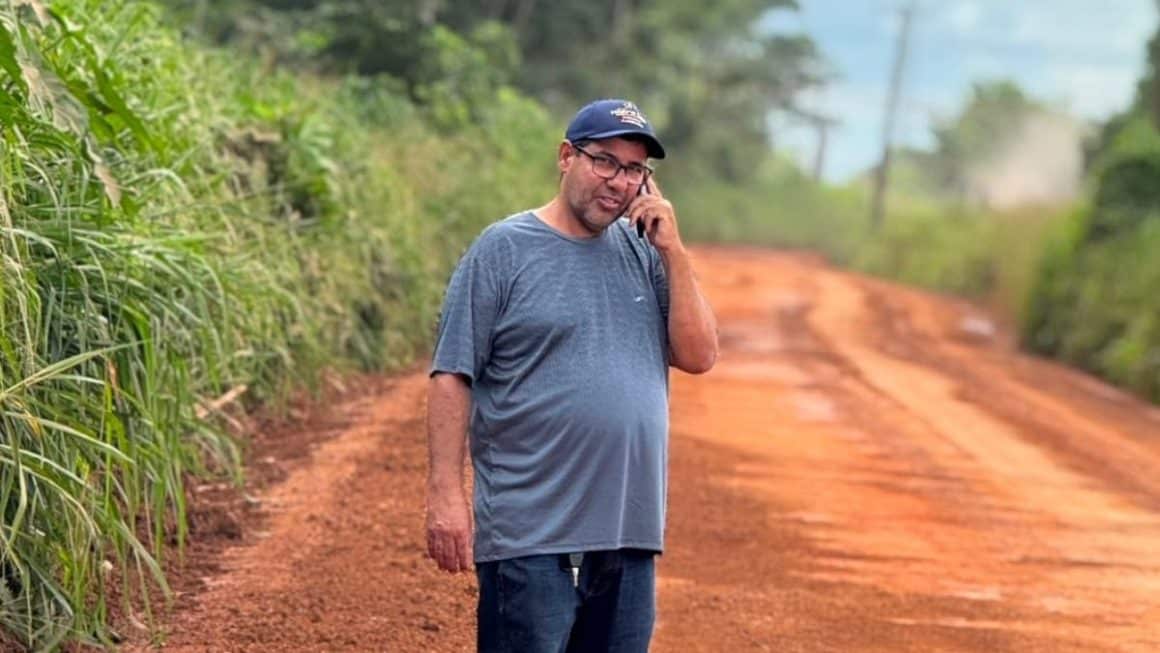 Miltinho Boiadeiro vistoria obras na Vicinal 8 e parabeniza gestão de Lauro Hoffmann em Tailândia Miltinho Boiadeiro vistoria obras na Vicinal 8 e parabeniza gestão de Lauro Hoffmann em Tailândia