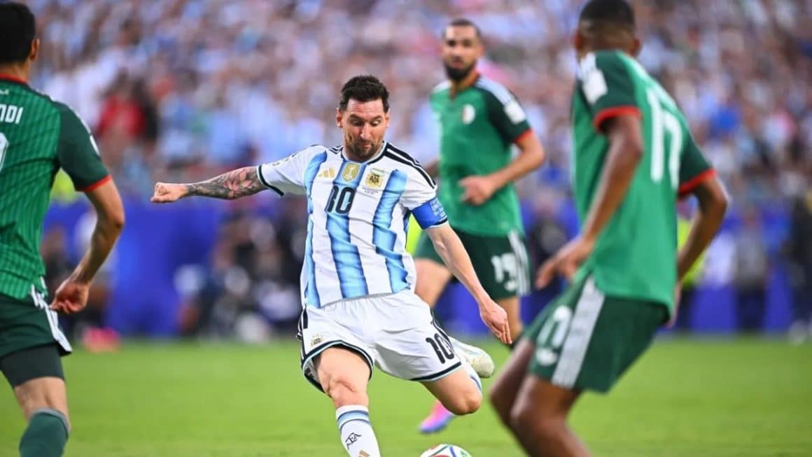 Noite Mágica no Kansas: Messi faz três e Argentina atropela na estreia Noite Mágica no Kansas: Messi faz três e Argentina atropela na estreia