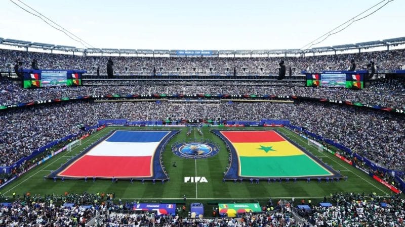 Mbappé brilha com dois gols e garante vitória da França na estreia da Copa