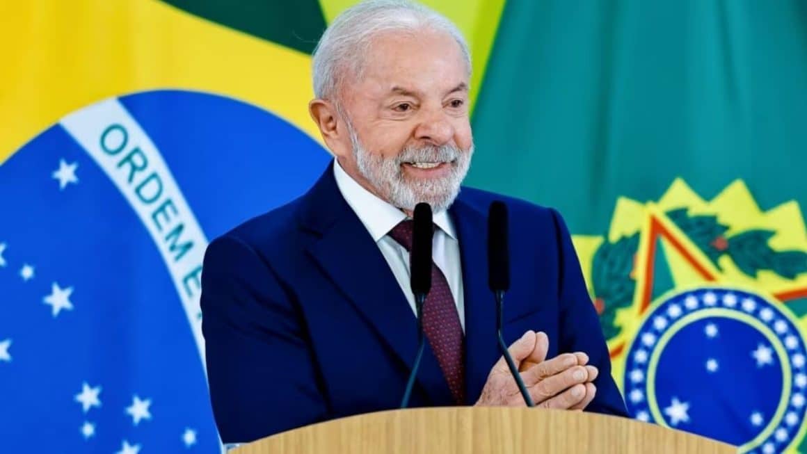 Lula brinca sobre Neymar: “É o primeiro convocado home office do mundo” Lula brinca sobre Neymar: "É o primeiro convocado home office do mundo"