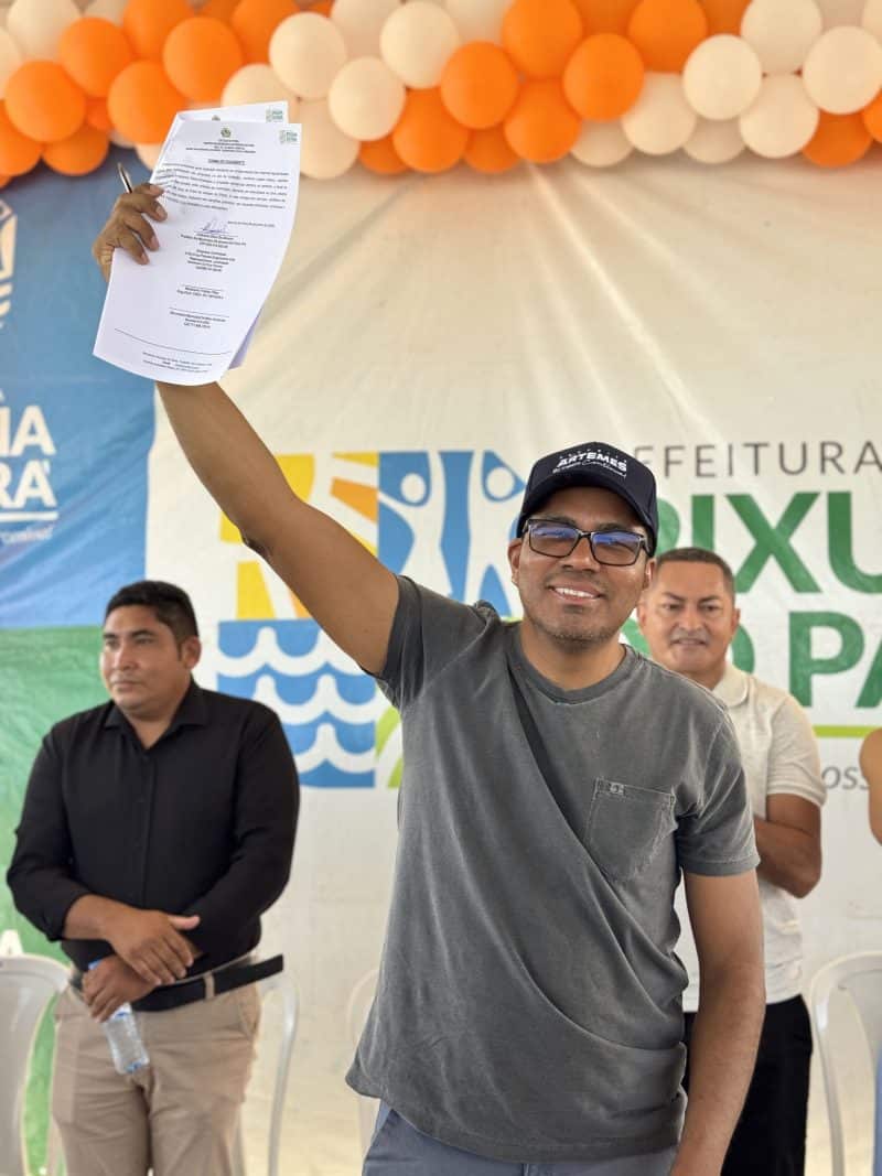 Prefeito Artemes Oliveira assina ordem de serviço para construção da Praça do Bairro Planalto