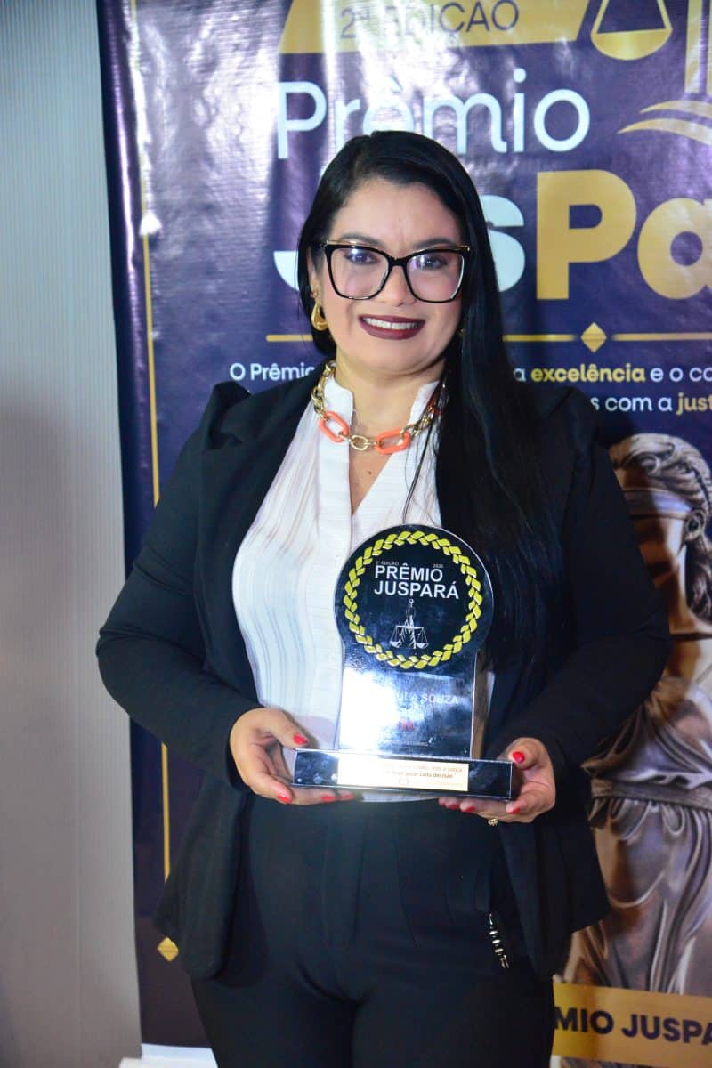 Referência em Direito Tributário, Paula Souza recebe reconhecimento no Prêmio JusPará