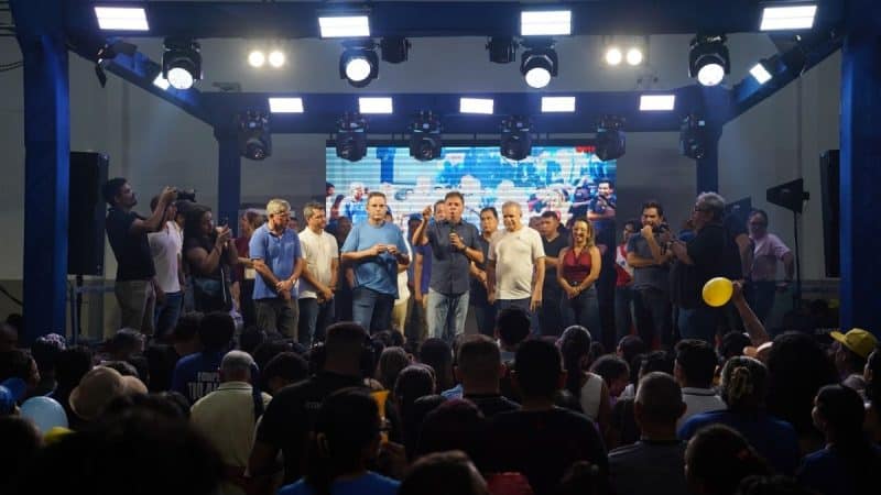 Erick Monteiro eleva tom contra ex-aliado e reúne cerca de 10 mil pessoas em Ananindeua