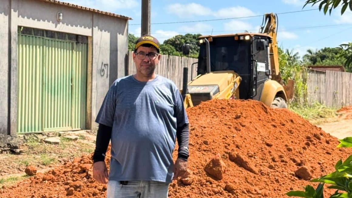 Em recesso legislativo, vereador Miltinho Boiadeiro acompanha terraplanagem no bairro Liberdade Em recesso legislativo, vereador Miltinho Boiadeiro acompanha terraplanagem no bairro Liberdade