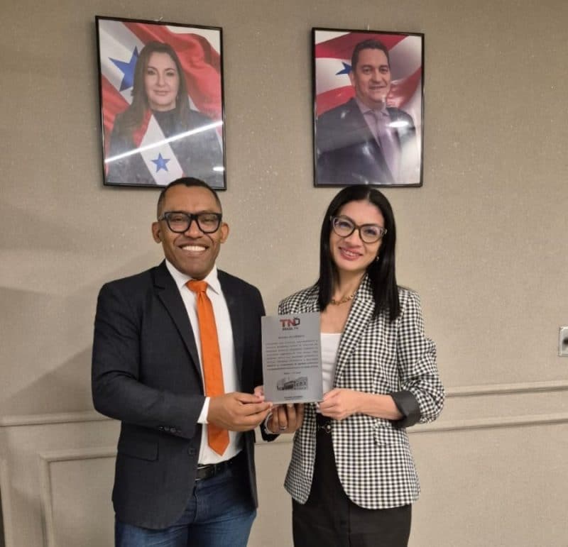 Hellen Barbosa recebe Prêmio Alepa Em Foco 2025 na categoria "Honra ao Mérito"