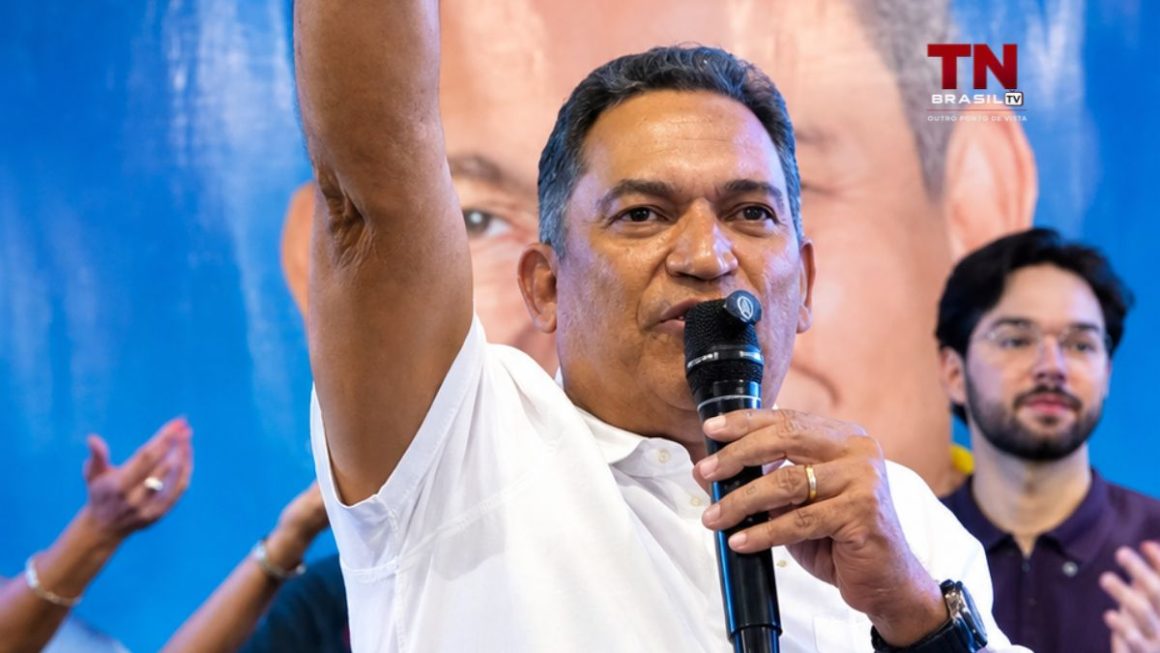 Torrinho Torres renova mandato na Alepa com 46.238 votos Torrinho Torres sorrindo ao ser reeleito deputado estadual na Alepa no Pará.