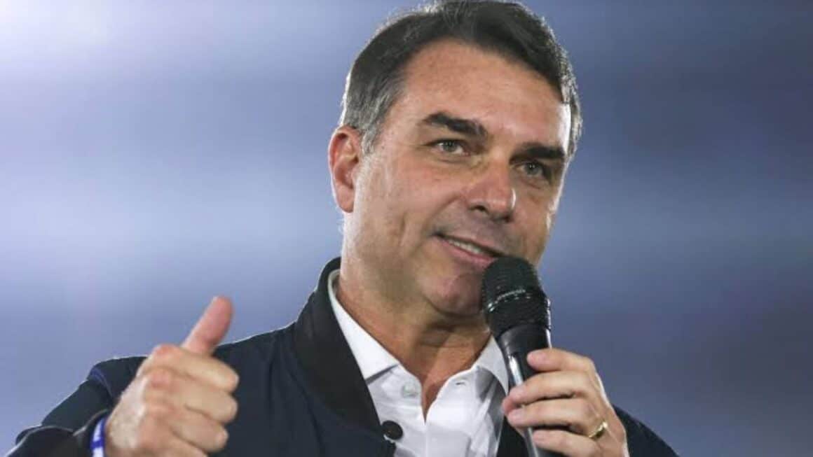PF investiga se Flávio Bolsonaro fugiu do Brasil