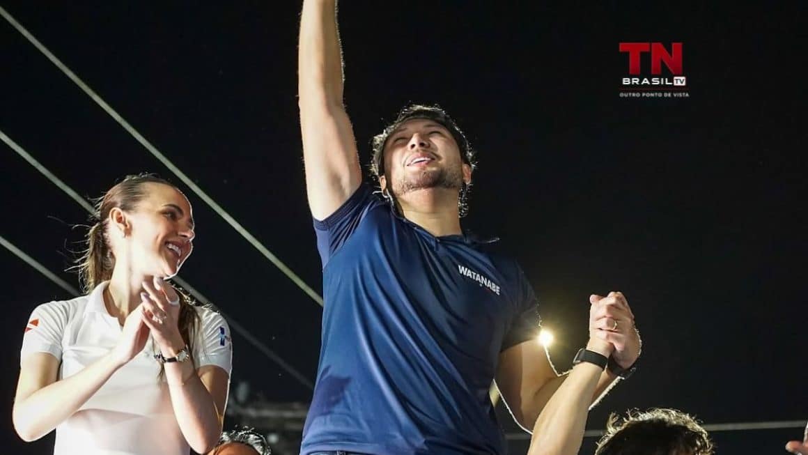 Watanabe é eleito deputado estadual no Pará com 66.524 votos e liderança em Santa Izabel Watanabe comemorando com apoiadores do MDB ao ser eleito deputado estadual na Alepa no Pará.