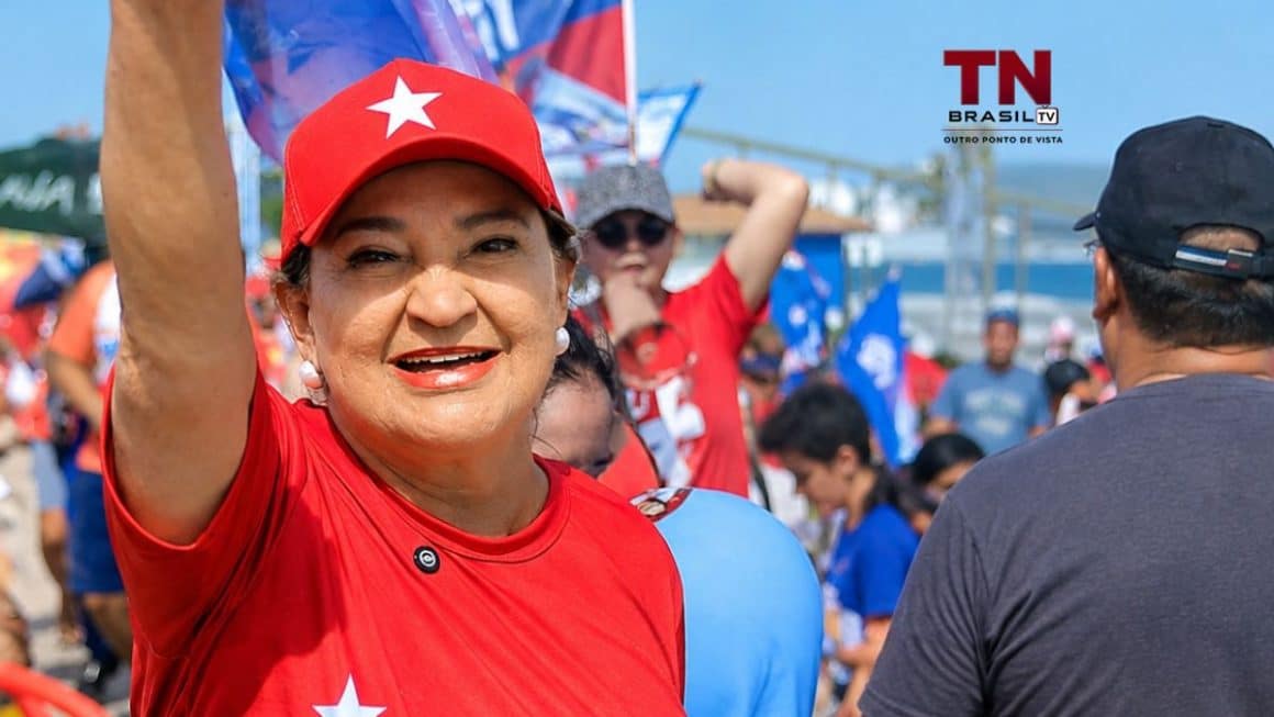 Maria do Carmo amplia votação e garante novo mandato na Alepa Maria do Carmo sorrindo ao ser reeleita deputada na Alepa pelo PT no Pará.