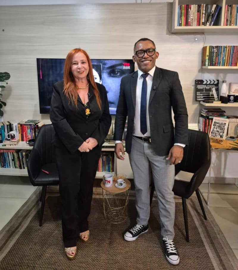 Jornalista Taciano Cassimiro recebe Dra. Lia Daniella Lauria na TN Brasil TV para entrevista
